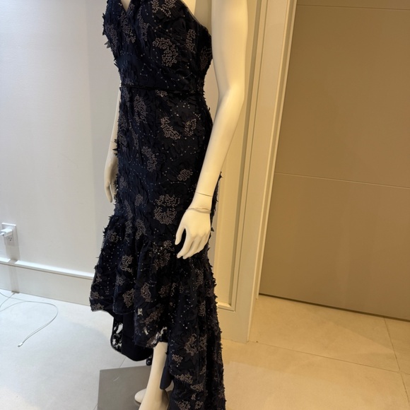 Aidan Mattox floral appliqué with sequins - Picture 5 of 5